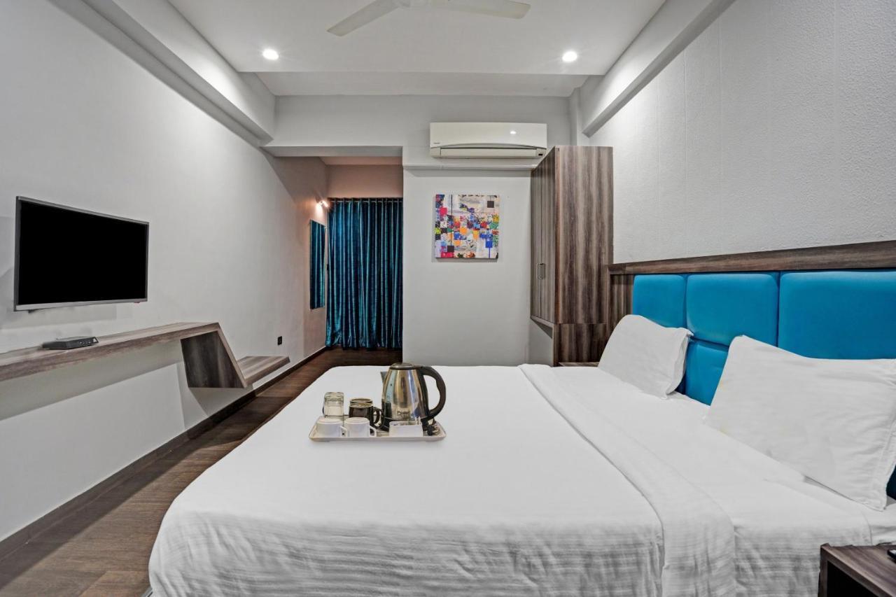 Super Oyo Townhouse 639 Hotel Citadel 2 Surat Exterior foto